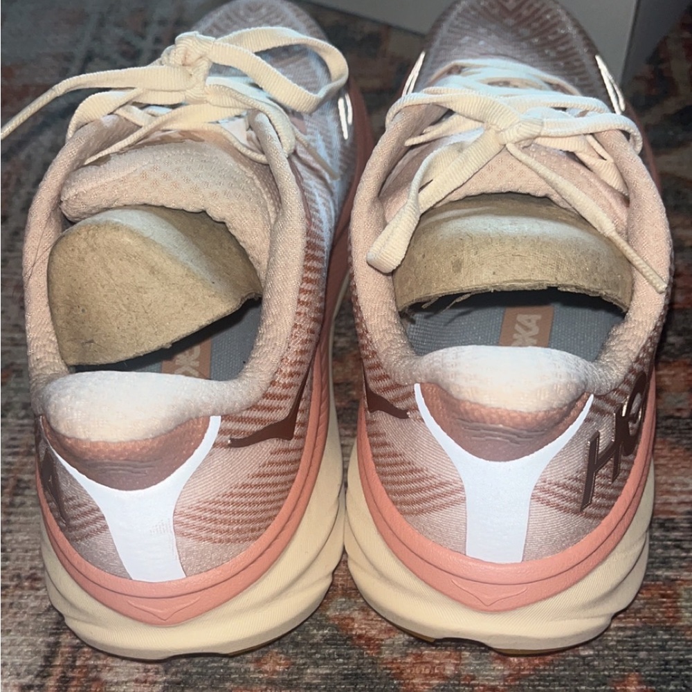 Hoka Clifton 9 Women's Running Shoes in Sandstone/Cream Size 8.5 - Picture 3 of 6
